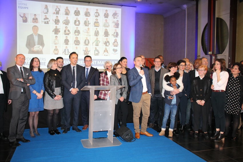 « Le grand meeting du candidat de la droite et du centre Crescent MARAULT, à la conquête de l’hôtel de ville à Auxerre, s’est tenu devant plus de quatre cents sympathisants et fidèles. « Rompre avec la spirale du déclin et réveiller la « Belle Endormie » » aura été le message phare de ce rendez-vous concocté sous la forme d’un show scénographique plutôt insolite, ouvert au participatif… ».