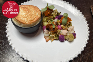 « Dans la série, c’était nettement mieux avant : « Le Chef Coq » qui porte bien mal son nom ! Si le cadre et la vue restent à l’identique qu’autrefois, que dire de la cuisine, indigne d’un tel établissement… ».