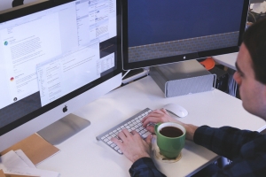 « La loi de sauvegarde des entreprises n’est pas à prendre à la légère en cette période de crise économique. Il existe diverses variantes dans ce dispositif qui a pour objectif d’accompagner et d’aider les entrepreneurs à faire face à ce délicat contexte. Des explications fournies par l’expert-comptable Eric MORIZE… ».