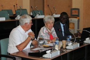 « Entourée de ses deux vice-présidents, Claude LEROUX et Prudence ADJANOHOUN, en charge également du volet de la francophonie, la présidente de la Maison des jumelages, de la francophonie et des échanges internationaux Marité CATHERIN a profité de son temps de parole devant une douzaine d’ambassadeurs français en poste à l’étranger et du secrétaire d&#039;Etat Jean-Baptiste LEMOYNE pour expliquer la feuille de route de la structure associative…Un exposé utile mais pour quelle suite ? ».