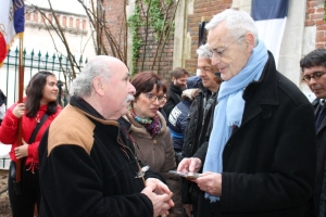 « Quand un artiste féru de belles lettres discute avec le président de l’Observatoire national de la laïcité, de quoi parlent-ils ? De poésie, bien sûr ! Et surtout des textes oniriques de Victor HUGO qui ont été mis en musique par Gérard-André en 2002, un enregistrement offert à l’ancien ministre de François MITTERRAND… ».