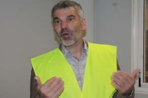 « Le dirigeant de la société GEOCHANVRE, lauréate du plan de relance France 2030, Frédéric ROURE recevra le mardi 22 octobre le préfet de l’Yonne Pascal JAN sur son unité de production de Lézinnes, une structure spécialisée dans la conception de matériau innovant conçu avec 100 % de fibres végétales locales… ».