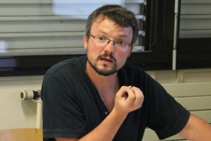 « Toujours fidèles au poste et amateurs de rendez-vous propice à la découverte de vignerons locaux, les membres de la Jeune Chambre Economique d’Auxerre reçoivent leurs convives dans l’esprit d’un afterwork, tous les vingt du mois ! Un motif de satisfaction pour l’actuel président, Edouard LEPESME… ».