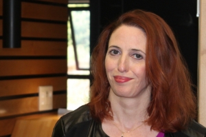 « La sous-préfète Cécile RACKETTE entre de plain-pied dans la bataille menée contre les automobilistes irrespectueux de notre territoire qui confondent la saine pratique de la circulation routière en un moment de défoulement où alcoolémie, prise de stupéfiants et vitesse excessive créent un cocktail explosif dont on connaît l’issue fatale. Cette réunion de sensibilisation n’est que la première d’un cycle informatif qui comprendra d’autres rendez-vous cette saison sur l&#039;Avallonnais et le Tonnerrois… ».