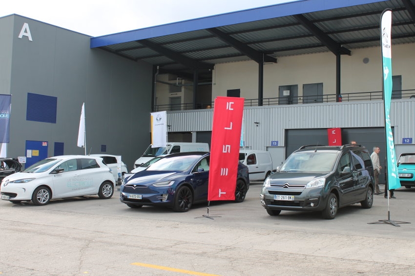 « La Journée de la Mobilité électrique régionale devrait connaître le succès sur le circuit de Dijon-Prenois le 15 octobre prochain en présence de nombreux concessionnaires et partenaires. Dont Yves CHEVILLON, délégué régional du groupe EDF BFC et le SDEY… ».