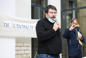« Fait rare à signaler : le directeur du théâtre d’Auxerre Pierre KECHKEGUIAN ne sera pas le seul à s’exprimer ce lundi en conférence de presse sur le retour au premier plan de l’actualité culturelle. La présidente de l’association AIDA, George BASSAN, lui emboîtera le pas… ».