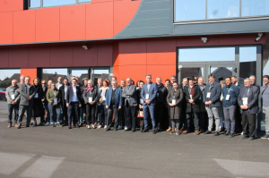 « Entreprise familiale et indépendante depuis sa création en 1992, FESTINS est passée de vingt collaborateurs à 350 aujourd’hui sur différents sites de production et de commercialisation sur plusieurs départements. Une réussite pour ces spécialistes dans la production culinaire haut de gamme et l’organisation de réception traiteur visant les professionnels comme les collectivités et les particuliers. Une entité que les adhérents des Positives Entreprises de la CCI 89 ont pu découvrir sans modération ! ».