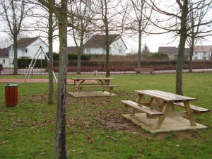 « Rapprocher l’ensemble de la population autour du programme de jeux intergénérationnels intègre les priorités des élus de la commune de Beugnon. Le Conseil régional soutiendra cette initiative en la dotant d’une enveloppe de 7 430 euros… ».