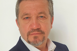 « Il va succéder à Eric GELPE (aux côtés de Patrick GENDRAUD) le 20 avril prochain à la direction générale de GROUPAMA Paris Val-de-Loire : Laurent BOUSCHON, vingt-trois années d’expérience au sein de l’assureur mutualiste s’installera dans le fauteuil directorial à Olivet après l’assemblée générale… ».