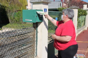 « Sandrine LE GOFF, distributrice de dépliants publicitaires depuis 14 ans chez MEDIAPOST tremble pour son avenir. Si l’alinéa spécifique de la loi Climat était approuvé par le législateur concernant l’adoption du « Oui Pub », ce serait des milliers d’emplois qui passeraient à la trappe dans plusieurs filières… ».