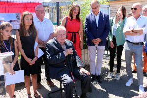 « L’ancien ministre, député et maire d’Auxerre – entre autres ! – Jean-Pierre SOISSON a reçu le plus beau des cadeaux qu’on pouvait lui offrir un jour : son patronyme est désormais associé à l’existence du groupe scolaire de Laborde… ».