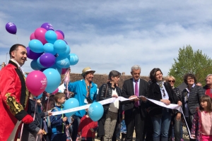 « L’an passé, la FAMILY WEEK avait drainé des centaines de visiteurs à la Grange de Beauvais, lieu de réception de cette première manifestation portée par l’agence de développement touristique, YONNE TOURISME, et le Conseil départemental. Nous ne verrons pas de telles images cette année… dommage ».