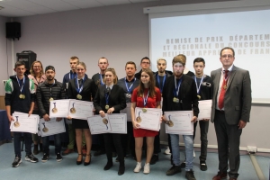 « Se sublimer lors d’un concours pour obtenir la grâce et la quintessence professionnelles : c’est l’objectif ultime de l'épreuve d’un des meilleurs apprentis de France tel qu’elle a été vécue lors de la cérémonie officielle de remise des prix départementaux et régionaux au CIFA de l’Yonne lundi soir. Un dépassement de soi qui perdurera à jamais dans les esprits…dont celui de Marc LABARDE, président départemental de la société des meilleurs ouvriers de France (à droite)… ».