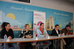 « C’est au 14 Boulevard du 14 juillet que la Maison de l’Habitat du Grand Sénonais a posé ses jalons depuis quelques jours à Sens. Un concept qui permet d’accompagner financièrement et de manière technique les propriétaires de logement désireux de faire d’utiles rénovations. Un guichet unique, un brin ambitieux… ».