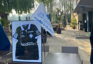 « Les clients et consommateurs de l’ESPACIO PISCINA ont eu la peur de leur existence après les affrontements entre supporters auxerrois, qui défendaient le lieu, des envies de saccage des aficionados Marseillais ce samedi. De quoi gâcher l’esprit festif du football, à cause de ces comportements lamentables… ».