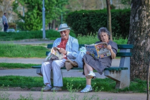 « Il est grand temps de prendre le taureau par les cornes ou de faire parler son âne en modifiant le système de retraites qui n’est plus adaptable au monde d’aujourd’hui. Or, plutôt que d’en revoir les principes en profondeur en remettant tout à plat, les autorités en la matière préfèrent poser un cautère sur une jambe de bois et remiser ce délicat dossier aux calendes grecques. Ce qui n’est plus tenable à l’échelle du temps… ». 