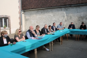 « Les élus de la droite républicaine et du centre droit de l’Yonne ont procédé à un grand oral en accueillant trois entrepreneurs lors d’une séance explicative consacrée à l’emploi et à la formation. Une prise de pouls indispensable à la bonne compréhension des difficultés actuelles vécues par les acteurs de l’économie… ».