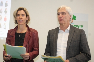 « Les têtes de liste d’Auxerre Ecologie Florence LOURY et Denis ROYCOURT ont tiré les premiers dans le jeu des rapprochements politiques en appelant Maud NAVARRE, arrivée en quatrième position au soir du premier tour avec sa liste Les Printemps pour Auxerre, à les rejoindre. Soutenue par le secrétaire national EELV Julien BAYOU, cette dernière répondra-t-elle favorablement à cette main tendue ? ».