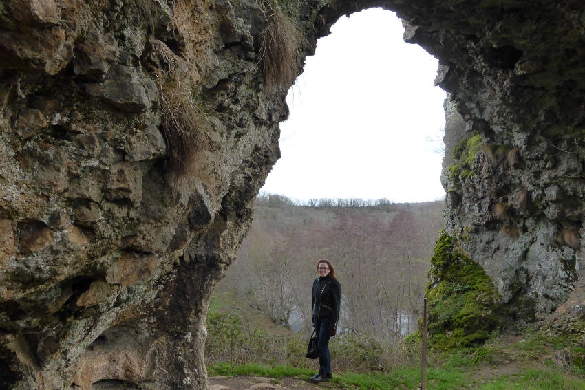 « La sous-préfète de l’Avallonnais et du Tonnerrois Cécile RACKETTE (ici à Pierre-Perthuis commune qu’elle affectionne particulièrement) préside le nouveau Comité de relance de la filière tourisme et culturelle de l’Yonne afin d’accompagner et d’aider à la reprise des activités dans le respect des mesures sanitaires. Elle aura un rôle de facilitatrice auprès des professionnels de ces deux secteurs… ».