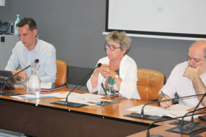 « Le travail d’harmonisation des règles d’accès aux transports scolaires pour l’ensemble des élèves de Bourgogne Franche-Comté est toujours d’actualité, même si initié depuis plusieurs mois. La présidente de la Région, Marie-Guite DUFAY, a décidé de différer d’une année supplémentaire cette harmonisation des règlements afin de laisser le temps aux négociations avec les établissements d’enseignement catholique de se dérouler dans les meilleures conditions… ».
