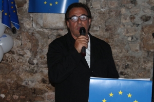 « Patrice José TAMPIED AZURZA a été reconduit à la direction de La République En Marche 89 pour deux années supplémentaires. Le référent ne devrait pas s’ennuyer avec la couverture stratégique de quatre des élections essentielles qui vont rythmer la démocratie française d’ici 2022 dont les départementales où il travaillera de concert avec Jean-Baptiste LEMOYNE… ».