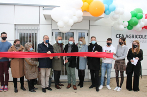 « Satisfait de se retrouver à pareille fête, l’inauguration après douze mois d’attente du nouveau complexe du CFA agricole de La Brosse, Jean-Baptiste THIBAUT, président du conseil d’administration des Terres de l’Yonne, envisage déjà l’avenir avec la réhabilitation des bâtiments existants… ».