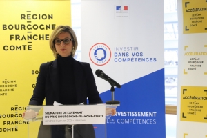 « Maillon essentiel de l’offre de formation renforcée par le Pacte d’Investissement dans les Compétences, le Plan Jeunes et le Plan régional d’accélération de l’Investissement régional, le DAQ 2.0 représente un précieux auxiliaire pour l’insertion des personnes peu qualifiées vers l’emploi. Sa nouvelle mouture a été lancée ce mardi 19 janvier et présentée par l’élue Océane CHARRET-GODARD…».