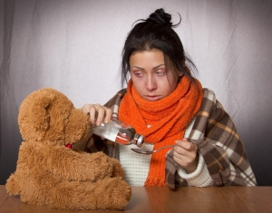 « Les huiles essentielles, à utiliser en respectant la posologie et les contre-indications, demeurent toujours de précieux atouts dans la lutte contre les effets bactériens et viraux de l’hiver. De même, grâce à elles, on peut aussi se fabriquer sa propre recette de gel hydro-alcoolique… ».