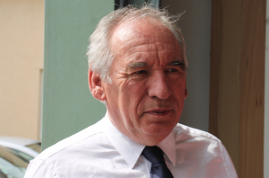 « L’actuelle Constitution peut être efficace à condition qu’elle revienne à l’esprit du septennat. Vouloir censurer le gouvernement animé par François BAYROU le 16 janvier prochain serait un non-sens démocratique surtout que le président de la République l’a déjà annoncé : il ne démissionnera pas… ».