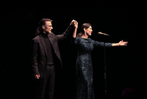 « Ce fut une communion à la fois artistique et affective avec le public auxerrois dans le cadre de retrouvailles caritatives de haute volée : Christelle LOURY a redonné vie aux grandes chansons du répertoire hexagonal lors d’un concert au théâtre, concocté par le KIWANIS Club d’Auxerre au profit des œuvres sociales autour de l’enfance… ».