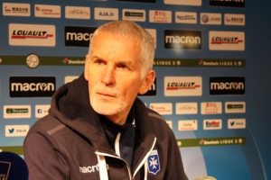 « Francis GILLOT, le coach de l’AJ Auxerre, se donnera tous les moyens pour ramener la Coupe de France dans l’Yonne. Pour cela, il faudra impérativement vaincre la formation d’ANDREZIEUX, et peu importe la manière… ».