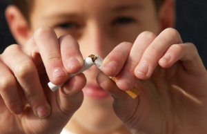 « Le tabac tue chaque année 75 000 personnes en France. Un chiffre à ne pas prendre à la légère quand on sait que les plus jeunes et les femmes sont de plus en plus concernés par cette addiction, considérée comme une drogue dure… ».