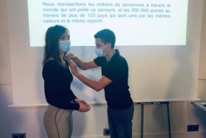 « Profitant de leur assemblée générale, la Jeune Chambre Economique d’Auxerre a remis les insignes officielles de membre à une nouvelle recrue, Laurianne BELLIER, intronisée durant la période de confinement… ».