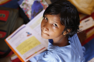 « Est-ce la couleur de peau ? L’origine ethnique ? La pratique ou pas de la religion ? Les origines sociales des parents ? Il n’y a pas une semaine en France (et ailleurs sur la planète) où le monde scolaire n’est pas frappé, voire endeuillé par des actes de sauvagerie, dignes de parfaits actes barbares, qui blessent et qui tuent enfants et adolescents. Quand ce ne sont pas les adultes enseignants et administrateurs d’établissement qui ne sont pas touchés…A quand une véritable réaction efficace contre les réseaux sociaux et les agresseurs ? ».