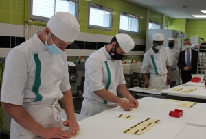 « Le jury de ce double concours mettant en exergue les apprentis et néo-pro de la filière boulangerie/pâtisserie au CIFA proclameront les résultats ce lundi aux alentours de 17 heures… ».
