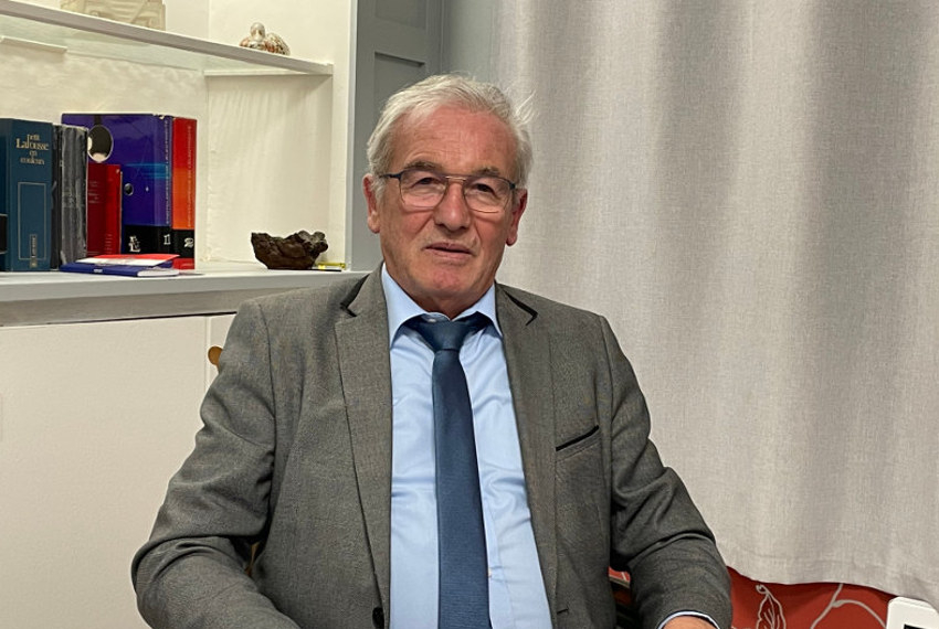 « Le député de la première circonscription de l’Yonne, Daniel GRENON, a réagi sur l’affaire du port du voile, qui a provoqué des réactions en cascade au collège Jean Bertin de Saint-Georges-sur-Baulche. Soutenant le principal du collège, Olivier CHOLET, le parlementaire RN trouve inacceptable que la direction académique contraigne le principal à présenter ses excuses aux trois femmes voilées… ».