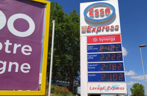« L’été sera chaud mais pas uniquement dans les « t-shirts » et les « maillots » ! Dans les stations-service, où le coup de bambou énergétique risque d’en dissuader plus d’un à faire le plein et à partir en vacances si cela persiste ! A quand la baisse des taxes ? ».