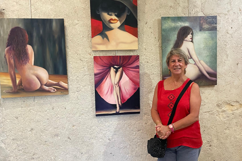 « Elle aime peindre, Sylvie AUVRAY-COMIN ! L’artiste de Guerchy, présente au Moulin-à-Tan de Druyes-les-Belles-Fontaines avec l’exposition « Arts et Décors sans frontières » dévoile une série de nus féminins au parfum d’onirisme, de sensualité et d’esthétisme. D’autres artistes dévoilent également leurs œuvres… ».