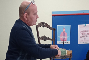 « La Mission Locale de l’Auxerrois et la CNAMS portent depuis peu un partenariat favorisant la découverte des métiers de l’artisanat, de service et de fabrication auprès des jeunes gens en recherche de formation et d’emploi. Un premier atelier a permis d’accueillir Jean-Claude LARRIVE, un professionnel de la tapisserie le 21 octobre… ».