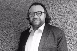 « Le président de la FRTP Vincent MARTIN en appelle à l’instauration d’un partenariat gagnant/gagnant entre les collectivités et les entreprises des travaux publics. Objectif : donner de l’activité aux structures professionnelles et préserver les emplois locaux… ».