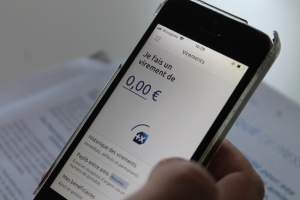 « Modifier de manière instantanée les montants de ses plafonds sur sa carte bancaire ou réaliser des opérations de virement en temps réel par simple contact téléphonique sont désormais du domaine du réalisable depuis l’application mobile de la Banque Populaire Bourgogne Franche-Comté. C’est ce que vient d’expliquer lors d’une conférence de presse le directeur d’établissement dans l’Yonne, Yann NUNES… ».