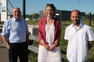 « Créer des pistes cyclables normalisées entre les villages du canton d’Auxerre 2 n’est pas un vœu pieu pour les duettistes de la liste « L’Yonne en Commun », Marie-Noëlle LEHODEY et Vulfran BENARD, de La France Insoumise. Ces deux-là roulent pour la mobilité douce en encourageant le multimodal entre le cycle, le bus et le train…à l’identique de l’écologiste Luc DUINA (à gauche) ».