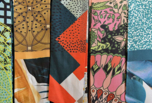 « Lyon, le paradis de la soie ? Il faut aller admirer l’une des éditions du festival « SILK In Lyon » pour apprécier cette vérité artisanale à sa juste valeur. La prochaine édition se déroulera en novembre 2022. A vos agendas ! ».