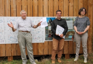 « Les Amis du Château de Druyes et leur président Félix MOREAU (à gauche) vont s’appuyer sur une nouvelle exposition non éphémère pour valoriser la richesse patrimoniale des monuments religieux que compte le canton de Vincelles. Une animation née du partenariat fructueux avec le collège Jean-Roch Coignet de Courson dont l’élu Yves VECTEN a salué la qualité… ».