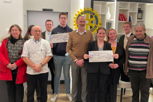 « L’excellence pédagogique du CIFA de l’Yonne n’est plus à démontrer. Mais, les encouragements envers les apprentis se multiplient. Ainsi, le Rotary Club d’Auxerre qui a remis le prix du travail manuel à deux jeunes pépites prometteuses de la filière. De quoi époustoufler son président, Thierry BISSERON… ».