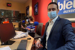 « Voilà encore un exercice qu’il affectionne : la prise de parole derrière un micro de station radiophonique ! Baptiste CHAPUIS, dirigeant du groupe 123 Immobilier, prodigue conseils et expertise chez nos confrères de France Bleu Auxerre. Utile avant l’acte d’achat ! ».