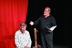 « La bonne humeur est au rendez-vous de la reprise théâtrale à La Closerie ce week-end. Le génial spectacle des inoubliables DAU et CATELLA, « Mais qui est Don(c) Quichotte ? », y est présenté. Il devrait déclencher rires et sourires avec se bons mots et ses situations cocasses… ».