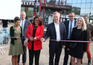« Une première pour l’évènement commercial de rentrée qui lance la saison du parc des expositions d’Auxerre et l’activité économique de l’Auxerrois : l’inauguration de la 92ème édition de la foire s’est déroulée sur le parvis à l’extérieur… ».