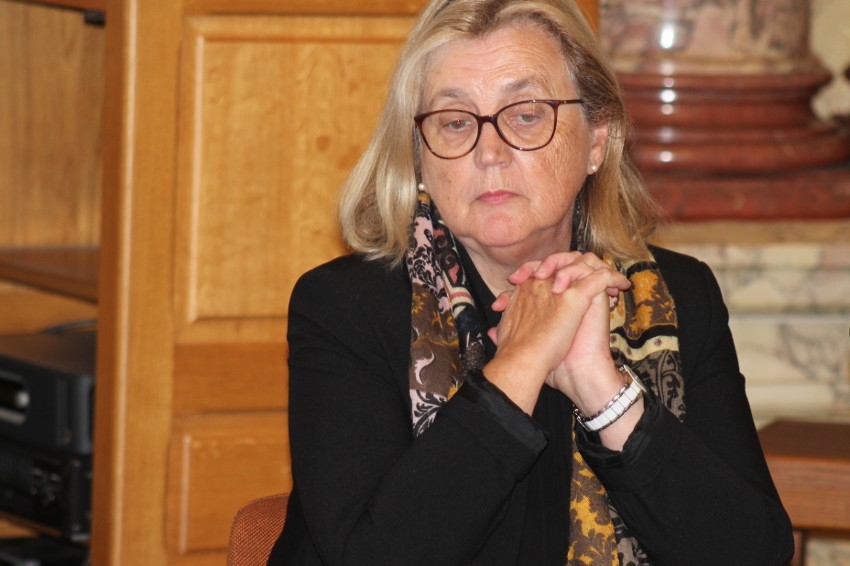 « La présidente du Grand-Sénonais et édile de Sens Marie-Louise FORT a tenu à réagir promptement en y associant le conseil municipal après le nouveau crime perpétré sur le sol français vendredi après-midi qui a visé un enseignant… ».