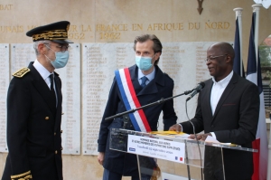 « Félicité par le préfet de l’Yonne Henri PREVOST et le député Guillaume LARRIVE à l’issue de la cérémonie, le conseiller municipal en charge des anciens combattants Souleymane KONE a veillé scrupuleusement au respect du protocole lors de l’hommage aux harkis en présence de nombreuses personnalités civiles et militaires à Auxerre… ».